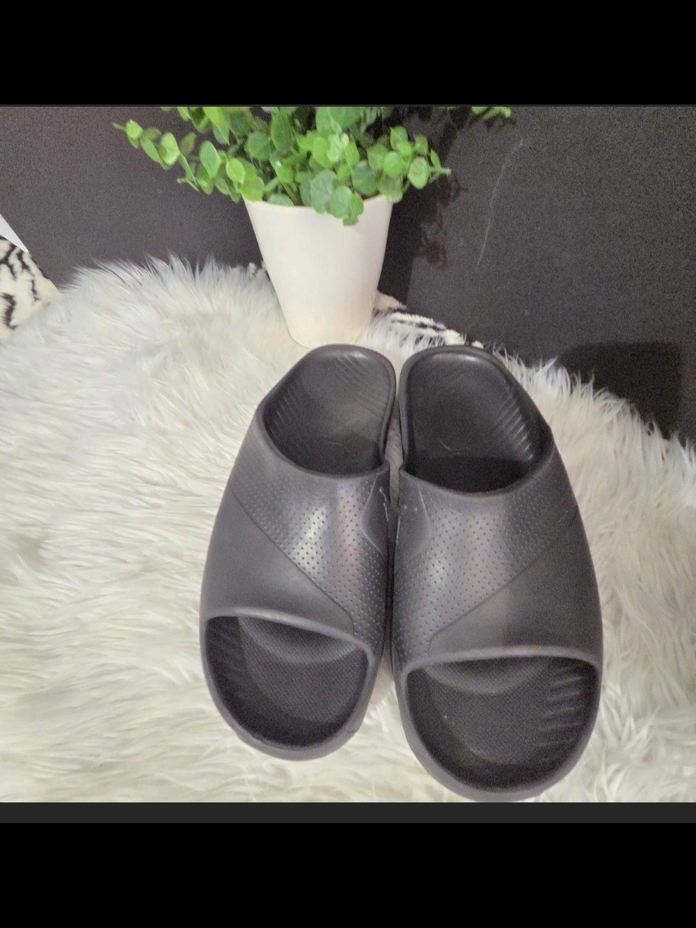 Nike Jordan Black Slide Sandals In Size 11 - Picture 2 of 7